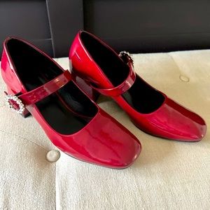 NEW Red Mary Jane shoes. Trendy Block heel.